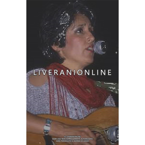 RETROSPETTIVA JOAN BAEZ CANTANTE NELLA FOTO JOAN BAEZ NELL\'ANNO 1984 AG ALDO LIVERANI SAS
