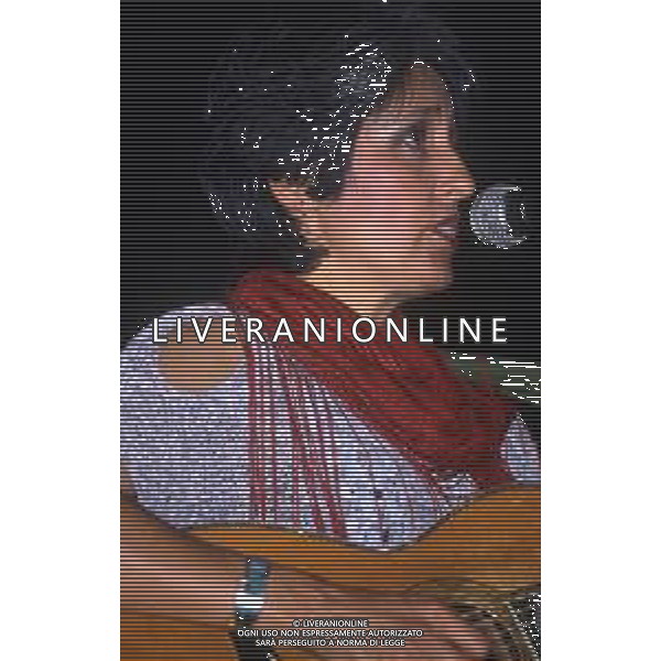 RETROSPETTIVA JOAN BAEZ CANTANTE NELLA FOTO JOAN BAEZ NELL\'ANNO 1984 AG ALDO LIVERANI SAS