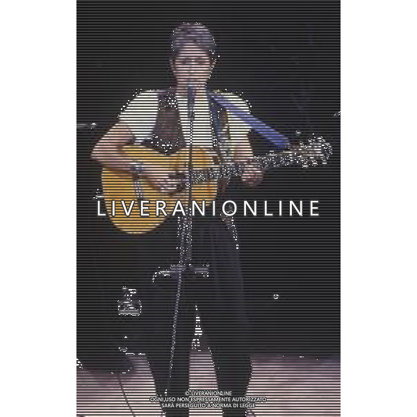 RETROSPETTIVA JOAN BAEZ CANTANTE NELLA FOTO JOAN BAEZ IN CONCERTO NELL\'ANNO 1990 AG ALDO LIVERANI SAS