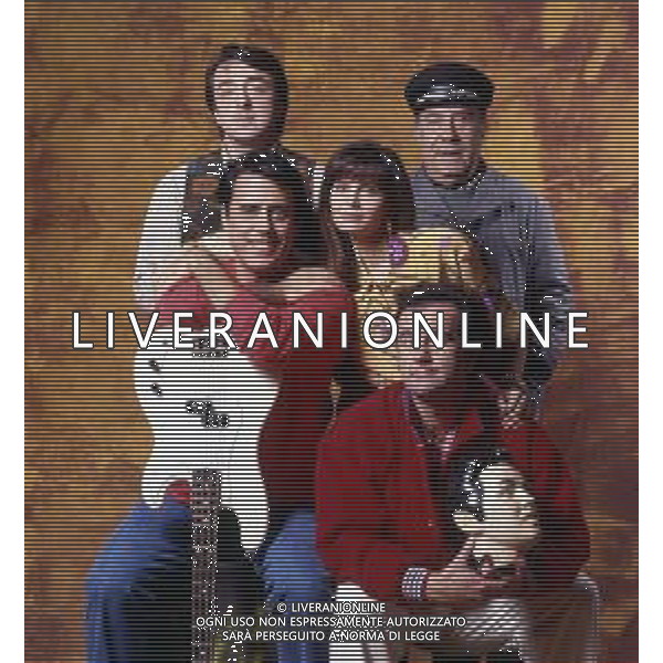 RETROSPETTIVA TEO TEOCOLI ATTORE NELLA FOTO TEO TEOCOLI NELLA SERIE TELEVISIVA“ VICINI DI CASA“ A MILANO NELL\'ANNO 1991 CON ENZO CANNAVALE-GABRIELLA GOLIA-SILVIO ORLANDO E GENE GNOCCHI AG ALDO LIVERANI SAS 