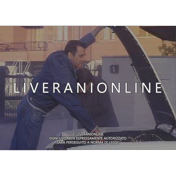 RETROSPETTIVA TEO TEOCOLI ATTORE NELLA FOTO TEO TEOCOLI NELLA SERIE TELEVISIVA“ VICINI DI CASA“ A MILANO NELL\'ANNO 1991  AG ALDO LIVERANI SAS 
