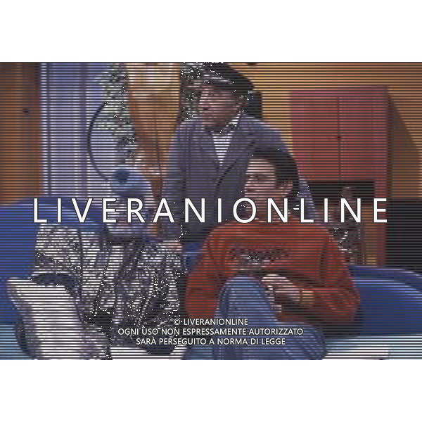 RETROSPETTIVA TEO TEOCOLI ATTORE NELLA FOTO TEO TEOCOLI NELLA SERIE TELEVISIVA“ VICINI DI CASA“ A MILANO NELL\'ANNO 1991  AG ALDO LIVERANI SAS 