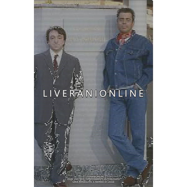RETROSPETTIVA TEO TEOCOLI ATTORE NELLA FOTO TEO TEOCOLI NELLA SERIE TELEVISIVA“ VICINI DI CASA“ A MILANO NELL\'ANNO 1991 CON SILVIO ORLANDO AG ALDO LIVERANI SAS 