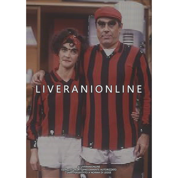 RETROSPETTIVA TEO TEOCOLI ATTORE NELLA FOTO TEO TEOCOLI NELLA SERIE TELEVISIVA“ VICINI DI CASA“ A MILANO NELL\'ANNO 1991 CON MARIA AMELIA MONTI AG ALDO LIVERANI SAS