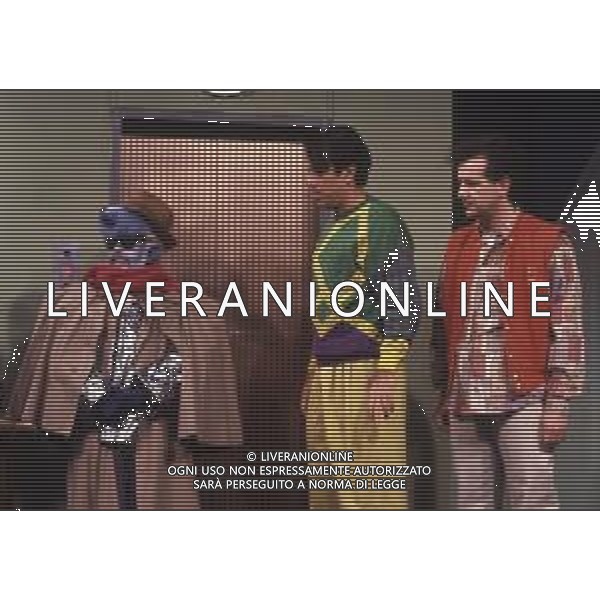 RETROSPETTIVA TEO TEOCOLI ATTORE NELLA FOTO TEO TEOCOLI NELLA SERIE TELEVISIVA“ VICINI DI CASA“ A MILANO NELL\'ANNO 1991 CON GENE GNOCCHI AG ALDO LIVERANI SAS 