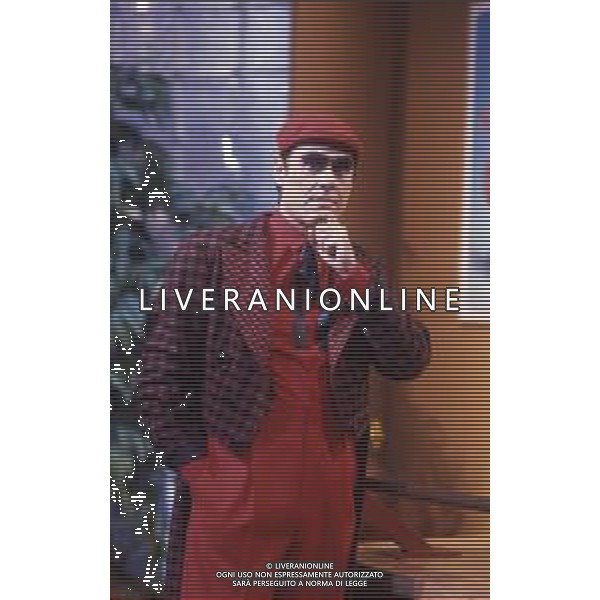 RETROSPETTIVA TEO TEOCOLI ATTORE NELLA FOTO TEO TEOCOLI NELLA SERIE TELEVISIVA“ VICINI DI CASA“ A MILANO NELL\'ANNO 1991  AG ALDO LIVERANI SAS 