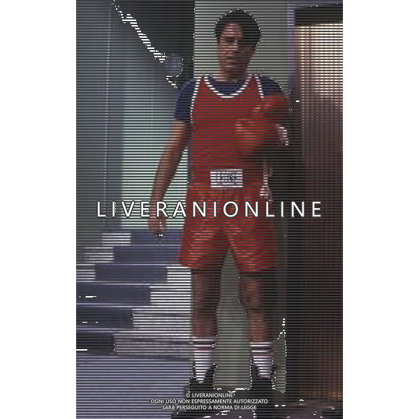 RETROSPETTIVA TEO TEOCOLI ATTORE NELLA FOTO TEO TEOCOLI NELLA SERIE TELEVISIVA“ VICINI DI CASA“ A MILANO NELL\'ANNO 1991  AG ALDO LIVERANI SAS 