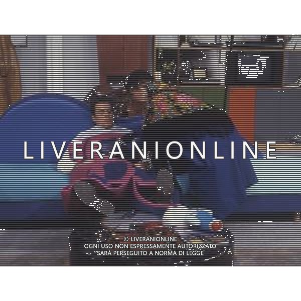 RETROSPETTIVA TEO TEOCOLI ATTORE NELLA FOTO TEO TEOCOLI NELLA SERIE TELEVISIVA“ VICINI DI CASA“ A MILANO NELL\'ANNO 1991  AG ALDO LIVERANI SAS 