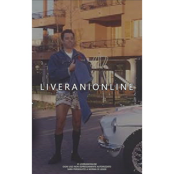 RETROSPETTIVA TEO TEOCOLI ATTORE NELLA FOTO TEO TEOCOLI NELLA SERIE TELEVISIVA“ VICINI DI CASA“ A MILANO NELL\'ANNO 1991  AG ALDO LIVERANI SAS 