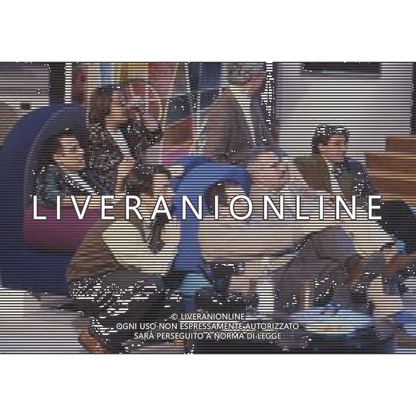RETROSPETTIVA TEO TEOCOLI ATTORE NELLA FOTO TEO TEOCOLI NELLA SERIE TELEVISIVA“ VICINI DI CASA“ A MILANO NELL\'ANNO 1991  AG ALDO LIVERANI SAS 