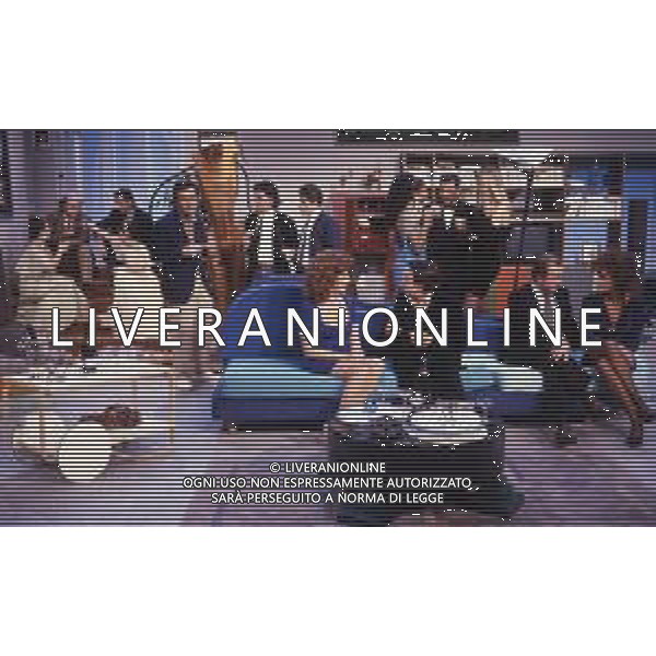RETROSPETTIVA TEO TEOCOLI ATTORE NELLA FOTO TEO TEOCOLI NELLA SERIE TELEVISIVA“ VICINI DI CASA“ A MILANO NELL\'ANNO 1991  AG ALDO LIVERANI SAS 