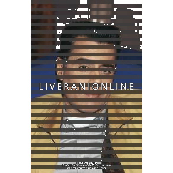 RETROSPETTIVA TEO TEOCOLI ATTORE NELLA FOTO TEO TEOCOLI NELLA SERIE TELEVISIVA“ VICINI DI CASA“ AG ALDO LIVERANI SAS
