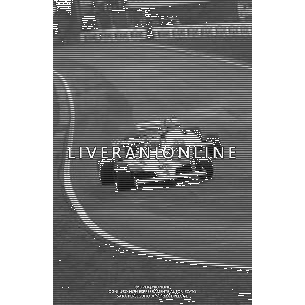 GRAN PREMIO DI SAN MARINO CAMPIONATO MONDIALE DI FORMULA 1, AUTODROMO DI IMOLA 3 MAGGIO 1981 - RETROSPETTIVA Nella foto il pilota Alan Jones su McLaren-Ford Cosworth e Patrick Tambay ©Archivio Giovanni Liverani/AGENZIA ALDO LIVERANI SAS