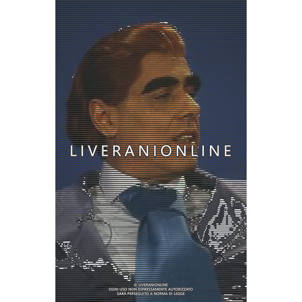 RETROSPETTIVA TEO TEOCOLI ATTORE NELLA FOTO TEO TEOCOLI IMITAZIONE DI FELICE CACCAMO NELLA TRASMISSIONE “MAI DIRE GOAL“ NELL\'ANNO 1993 AG ALDO LIVERANI SAS  