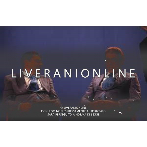 RETROSPETTIVA TEO TEOCOLI ATTORE NELLA FOTO TEO TEOCOLI IMITAZIONE DI FELICE CACCAMO NELLA TRASMISSIONE “MAI DIRE GOAL“ NELL\'ANNO 1993 CON IL GIORNALISTA FRANCO LIGAS AG ALDO LIVERANI SAS   