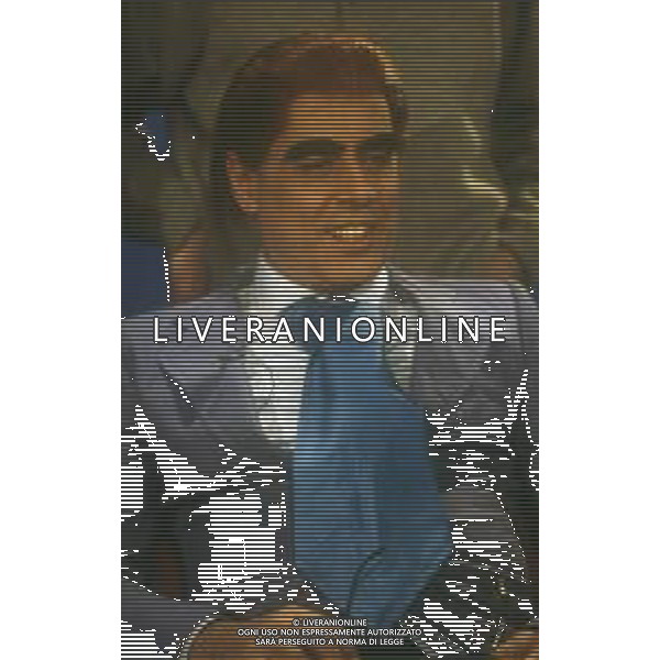 RETROSPETTIVA TEO TEOCOLI ATTORE NELLA FOTO TEO TEOCOLI IMITAZIONE DI FELICE CACCAMO NELLA TRASMISSIONE “MAI DIRE GOAL“ NELL\'ANNO 1993 AG ALDO LIVERANI SAS  