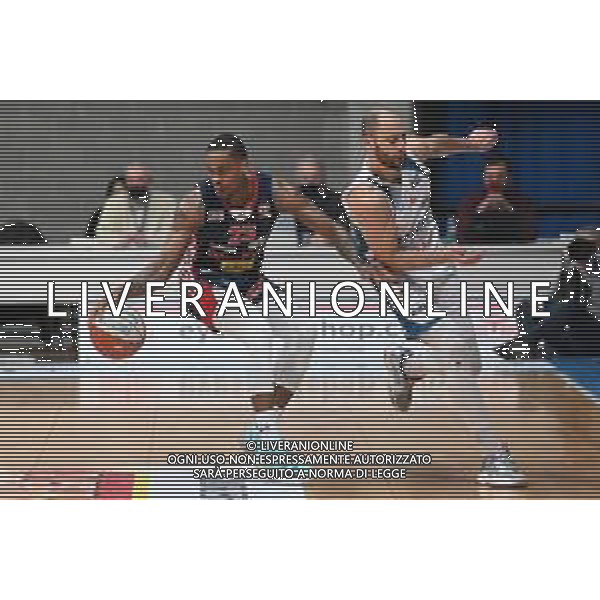 ¬© TVRG Aaron Thomas (Urania Milano) SX e Luigi Sergio (Cantu\') DX San Bernardo-Cinelandia Park Cantu\' vs Urania Milano 12a giornata - Campionato Serie A2 girone verde Desio (MB) 21-12-2021 PalaBancoDesio foto Roberto Garavaglia/ag. Aldo Liverani sas/AGENZIA ALDO LIVERANI SAS