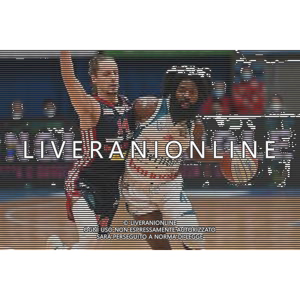 ¬© TVRG Matteo Montano (Urania Milano) SX e Robert Johnson (Cantu\') DX San Bernardo-Cinelandia Park Cantu\' vs Urania Milano 12a giornata - Campionato Serie A2 girone verde Desio (MB) 21-12-2021 PalaBancoDesio foto Roberto Garavaglia/ag. Aldo Liverani sas/AGENZIA ALDO LIVERANI SAS