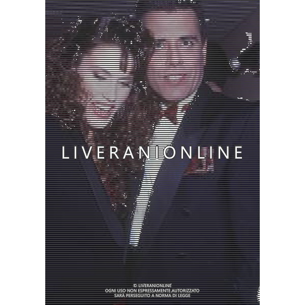RETROSPETTIVA TEO TEOCOLI ATTORE NELLA FOTO TEO TEOCOLI CON SABINA STILO NELL\'ANNO 1990 NELLA TRASMISSIONE “UNA ROTONDA SUL MARE“ AG ALDO LIVERANI SAS