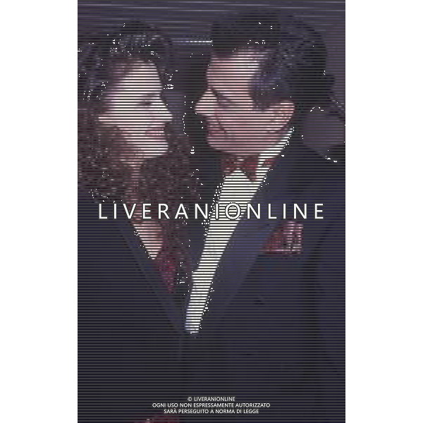 RETROSPETTIVA TEO TEOCOLI ATTORE NELLA FOTO TEO TEOCOLI CON SABINA STILO NELL\'ANNO 1990 NELLA TRASMISSIONE “UNA ROTONDA SUL MARE“ AG ALDO LIVERANI SAS