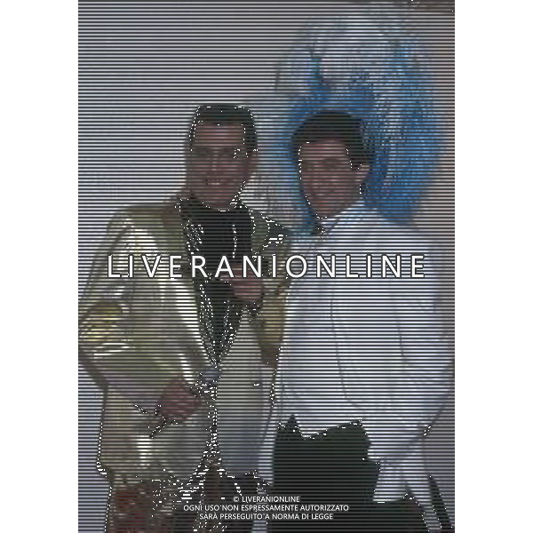 RETROSPETTIVA TEO TEOCOLI ATTORE NELLA FOTO TEO TEOCOLI CON ENZO GREGGIO NELL\'ANNO 1990 NELLA TRASMISSIONE “UNA ROTONDA SUL MARE“ AG ALDO LIVERANI SAS  