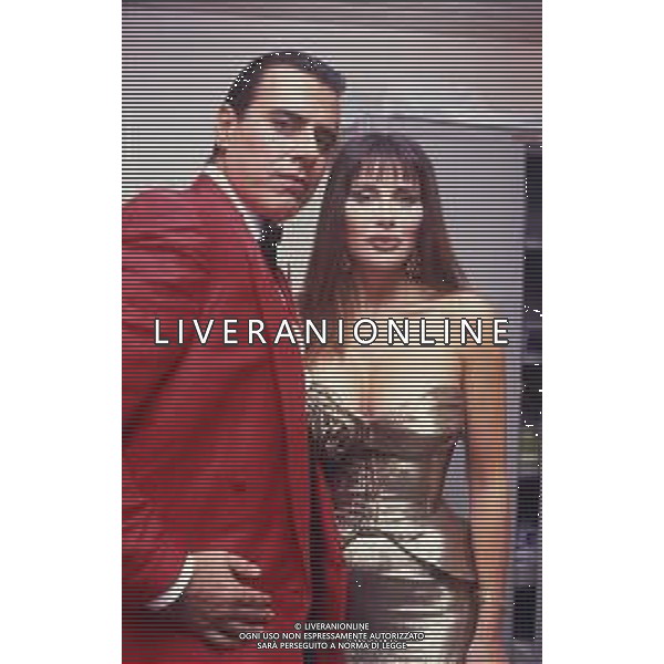 RETROSPETTIVA TEO TEOCOLI ATTORE NELLA FOTO TEO TEOCOLI CON VALENTINA FARNESE NELL\'ANNO 1990 NELLA TRASMISSIONE “UNA ROTONDA SUL MARE“ AG ALDO LIVERANI SAS  
