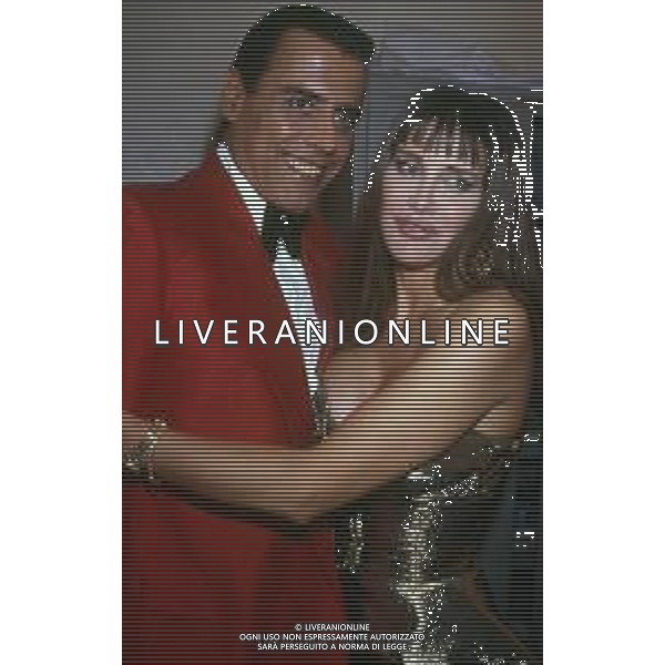 RETROSPETTIVA TEO TEOCOLI ATTORE NELLA FOTO TEO TEOCOLI CON VALENTINA FARNESE NELL\'ANNO 1990 NELLA TRASMISSIONE “UNA ROTONDA SUL MARE“ AG ALDO LIVERANI SAS  