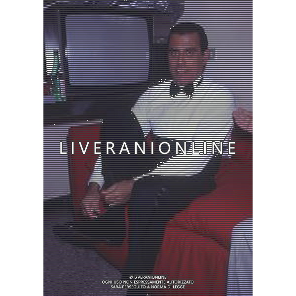 RETROSPETTIVA TEO TEOCOLI ATTORE NELLA FOTO TEO TEOCOLI NELL\'ANNO 1990 NELLA TRASMISSIONE “UNA ROTONDA SUL MARE“ AG ALDO LIVERANI SAS  