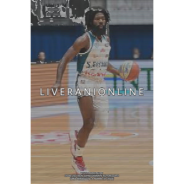 ¬© TVRG Robert Johnson (Cantu\') San Bernardo-Cinelandia Park Cantu\' vs Urania Milano 12a giornata - Campionato Serie A2 girone verde Desio (MB) 21-12-2021 PalaBancoDesio foto Roberto Garavaglia/ag. Aldo Liverani sas/AGENZIA ALDO LIVERANI SAS