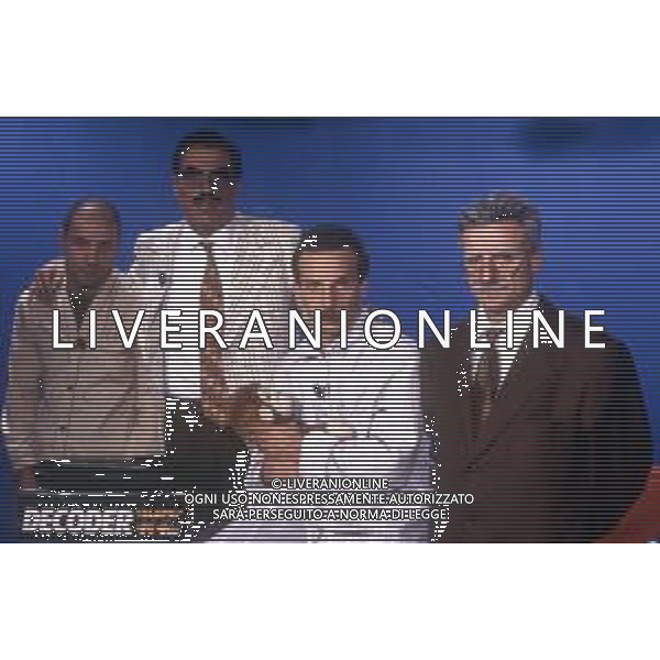 RETROSPETTIVA TEO TEOCOLI ATTORE NELLA FOTO TEO TEOCOLI NELLO SPOT TELEVISIVO DI TELEPIU\' CON ALDO GIOVANNI E GIACOMO AG ALDO LIVERANI SAS