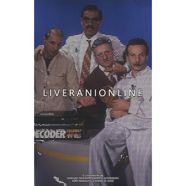 RETROSPETTIVA TEO TEOCOLI ATTORE NELLA FOTO TEO TEOCOLI NELLO SPOT TELEVISIVO DI TELEPIU\' CON ALDO GIOVANNI E GIACOMO AG ALDO LIVERANI SAS