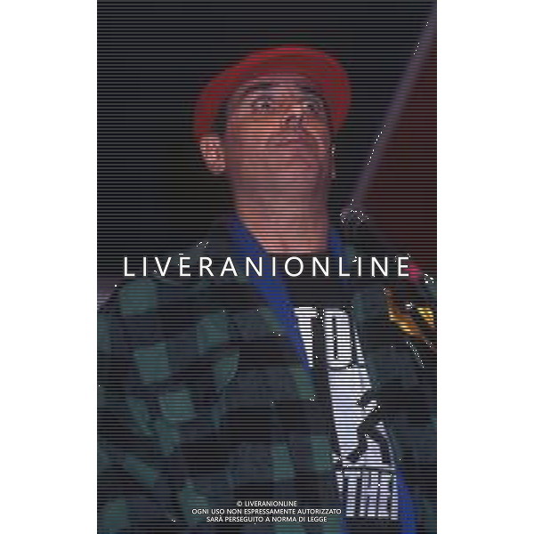RETROSPETTIVA TEO TEOCOLI ATTORE NELLA FOTO TEO TEOCOLI IMITAZIONE DI PEO PERICOLI NELLA TRASMISSIONE TELEVISIVA“IL GIOCO DEI NOVE“NELL\'ANNO 1993 AG ALDO LIVERANI SAS  