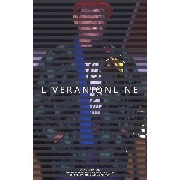 RETROSPETTIVA TEO TEOCOLI ATTORE NELLA FOTO TEO TEOCOLI IMITAZIONE DI PEO PERICOLI NELLA TRASMISSIONE TELEVISIVA“IL GIOCO DEI NOVE“NELL\'ANNO 1993 AG ALDO LIVERANI SAS  