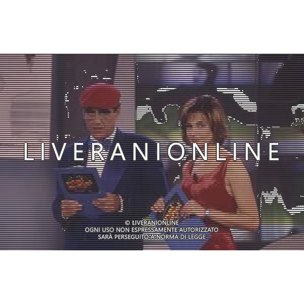 RETROSPETTIVA TEO TEOCOLI ATTORE NELLA FOTO TEO TEOCOLI CON SIMONA VENTURA NELLA TRASMISSIONE “MAI DIRE GOAL“ NELL\'ANNO 1993 AG ALDO LIVERANI SAS  