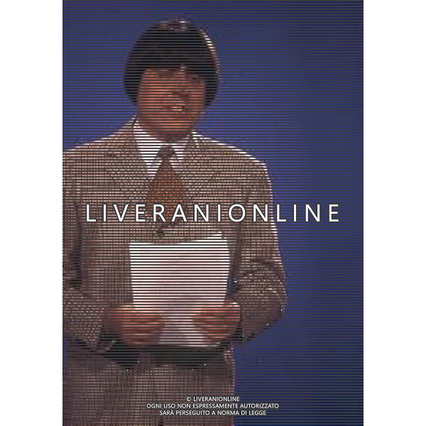 RETROSPETTIVA TEO TEOCOLI ATTORE NELLA FOTO TEO TEOCOLI IMITAZIONE DI GIANDUIA VETTORELLO NELLA TRASMISSIONE “MAI DIRE GOAL“ NELL\'ANNO 1993 AG ALDO LIVERANI SAS 