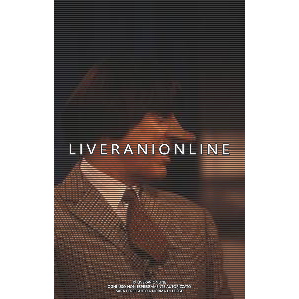 RETROSPETTIVA TEO TEOCOLI ATTORE NELLA FOTO TEO TEOCOLI IMITAZIONE DI GIANDUIA VETTORELLO NELLA TRASMISSIONE “MAI DIRE GOAL“ NELL\'ANNO 1993 AG ALDO LIVERANI SAS 