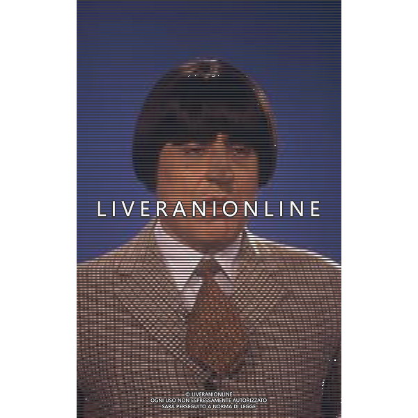 RETROSPETTIVA TEO TEOCOLI ATTORE NELLA FOTO TEO TEOCOLI IMITAZIONE DI GIANDUIA VETTORELLO NELLA TRASMISSIONE “MAI DIRE GOAL“ NELL\'ANNO 1993 AG ALDO LIVERANI SAS 