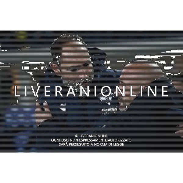 GriffoniE/LMedia - Hellas Verona FC vs ACF Fiorentina - italian soccer Serie A match 2021/2022 22 December 2021 - Marcantonio Bentegodi stadium, Verona, Italy Photo showing: Verona\'s Head Coach Igor Tudor greets Fiorentina\'s Heas Coach Vincenzo Italiano @GriffoniE/LMedia/AGENZIA ALDO LIVERANI SAS