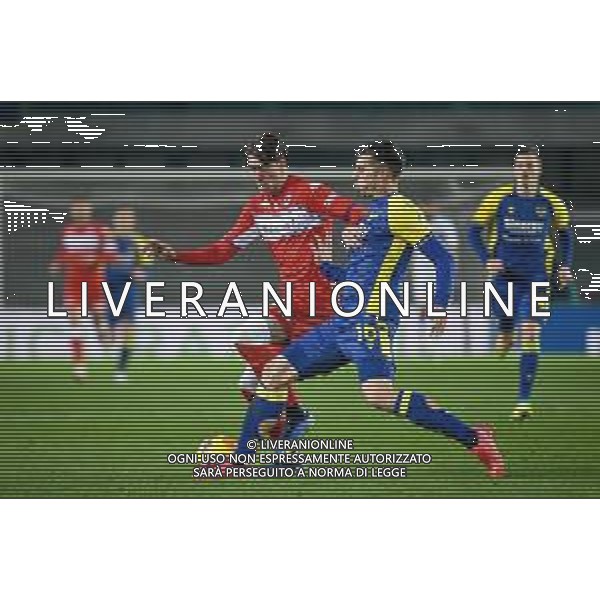 GriffoniE/LMedia - Hellas Verona FC vs ACF Fiorentina - italian soccer Serie A match 2021/2022 22 December 2021 - Marcantonio Bentegodi stadium, Verona, Italy Photo showing: Fiorentina\'s Dusan Vlahovic in action against Verona\'s Nicolo Casale @GriffoniE/LMedia/AGENZIA ALDO LIVERANI SAS