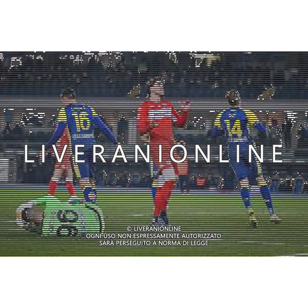 GriffoniE/LMedia - Hellas Verona FC vs ACF Fiorentina - italian soccer Serie A match 2021/2022 22 December 2021 - Marcantonio Bentegodi stadium, Verona, Italy Photo showing: Disappointment of Fiorentina\'s Dusan Vlahovic after missing the goal @GriffoniE/LMedia/AGENZIA ALDO LIVERANI SAS