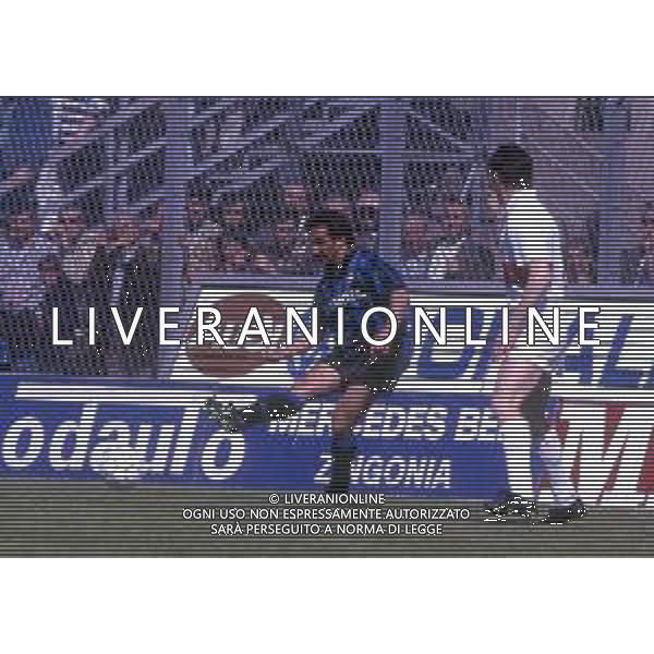 RETROSPETTIVA ROBERTO BORDIN CALCIATORE NELLA FOTO ROBERTO BORDIN CON LA MAGLIA DELL\'ATALANTA CALCIO NELL\'ANNO 1990-1991 AG ALDO LIVERANI SAS