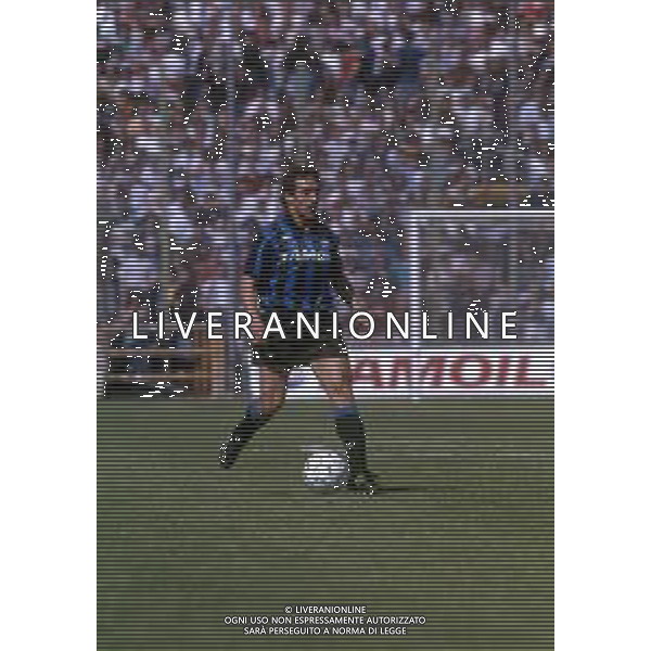 RETROSPETTIVA ROBERTO BORDIN CALCIATORE NELLA FOTO ROBERTO BORDIN CON LA MAGLIA DELL\'ATALANTA CALCIO NELL\'ANNO 1990-1991 AG ALDO LIVERANI SAS