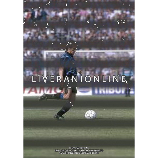 RETROSPETTIVA ROBERTO BORDIN CALCIATORE NELLA FOTO ROBERTO BORDIN CON LA MAGLIA DELL\'ATALANTA CALCIO NELL\'ANNO 1990-1991 AG ALDO LIVERANI SAS