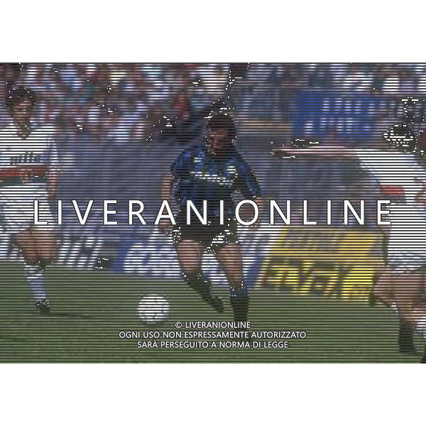 RETROSPETTIVA ROBERTO BORDIN CALCIATORE NELLA FOTO ROBERTO BORDIN CON LA MAGLIA DELL\'ATALANTA CALCIO NELL\'ANNO 1990-1991 AG ALDO LIVERANI SAS