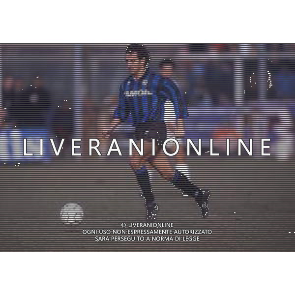 RETROSPETTIVA ROBERTO BORDIN CALCIATORE NELLA FOTO ROBERTO BORDIN CON LA MAGLIA DELL\'ATALANTA CALCIO NELL\'ANNO 1991-1992 AG ALDO LIVERANI SAS