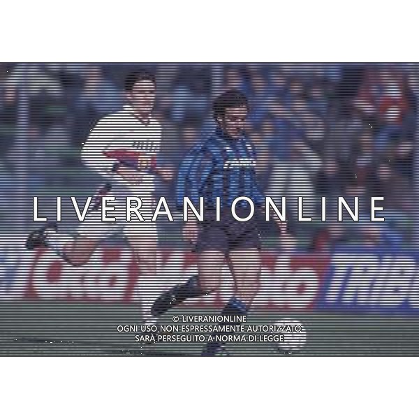 RETROSPETTIVA ROBERTO BORDIN CALCIATORE NELLA FOTO ROBERTO BORDIN CON LA MAGLIA DELL\'ATALANTA CALCIO NELL\'ANNO 1991-1992 AG ALDO LIVERANI SAS