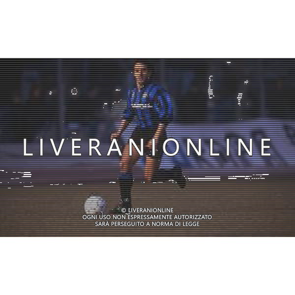 RETROSPETTIVA ROBERTO BORDIN CALCIATORE NELLA FOTO ROBERTO BORDIN CON LA MAGLIA DELL\'ATALANTA CALCIO NELL\'ANNO 1991-1992 AG ALDO LIVERANI SAS