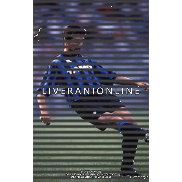 RETROSPETTIVA ROBERTO BORDIN CALCIATORE NELLA FOTO ROBERTO BORDIN CON LA MAGLIA DELL\'ATALANTA CALCIO NELL\'ANNO 1991-1992 AG ALDO LIVERANI SAS