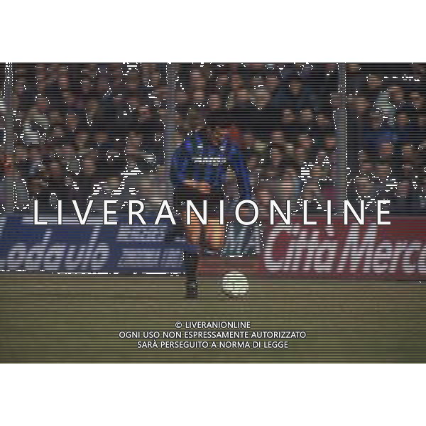 RETROSPETTIVA ROBERTO BORDIN CALCIATORE NELLA FOTO ROBERTO BORDIN CON LA MAGLIA DELL\'ATALANTA CALCIO NELL\'ANNO 1992-1993 AG ALDO LIVERANI SAS