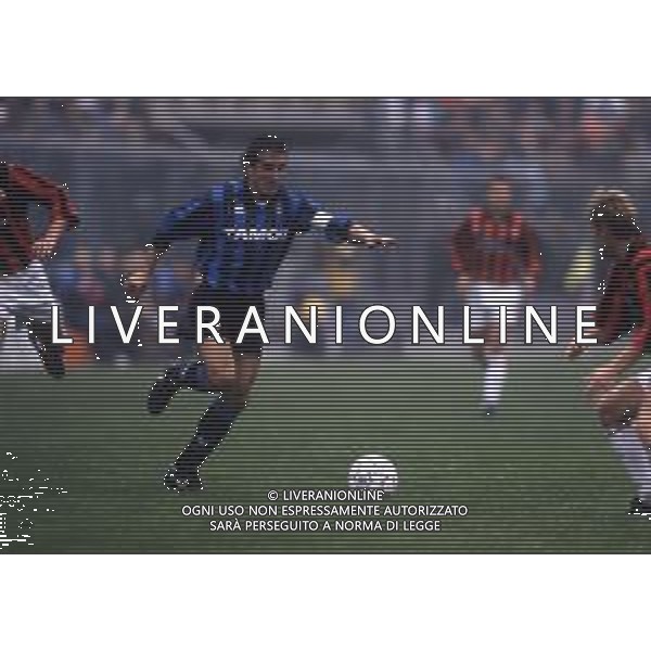 RETROSPETTIVA ROBERTO BORDIN CALCIATORE NELLA FOTO ROBERTO BORDIN CON LA MAGLIA DELL\'ATALANTA CALCIO NELL\'ANNO 1992-1993 AG ALDO LIVERANI SAS